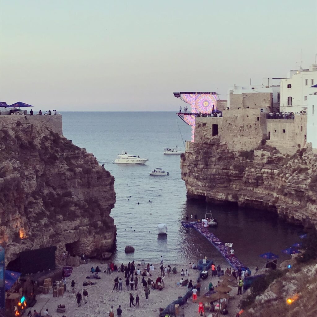 Cliff Diving a Polignano a Mare (Puglia, Italia), 2021. Foto di Claudia del Vecchio.